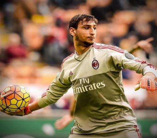 TA：FIFA在卖世界杯期间的停车证，价格是每场75至175美元