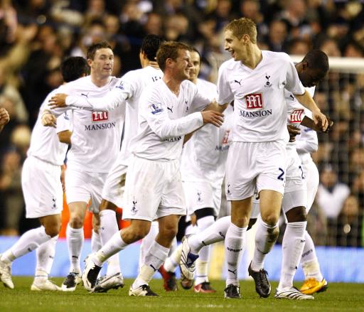 湖人96-119火箭 球员评价：1人优秀，1人及格，7人低迷（湖人96-119不敌火箭：球员评分仅1优1及格，7人低迷）