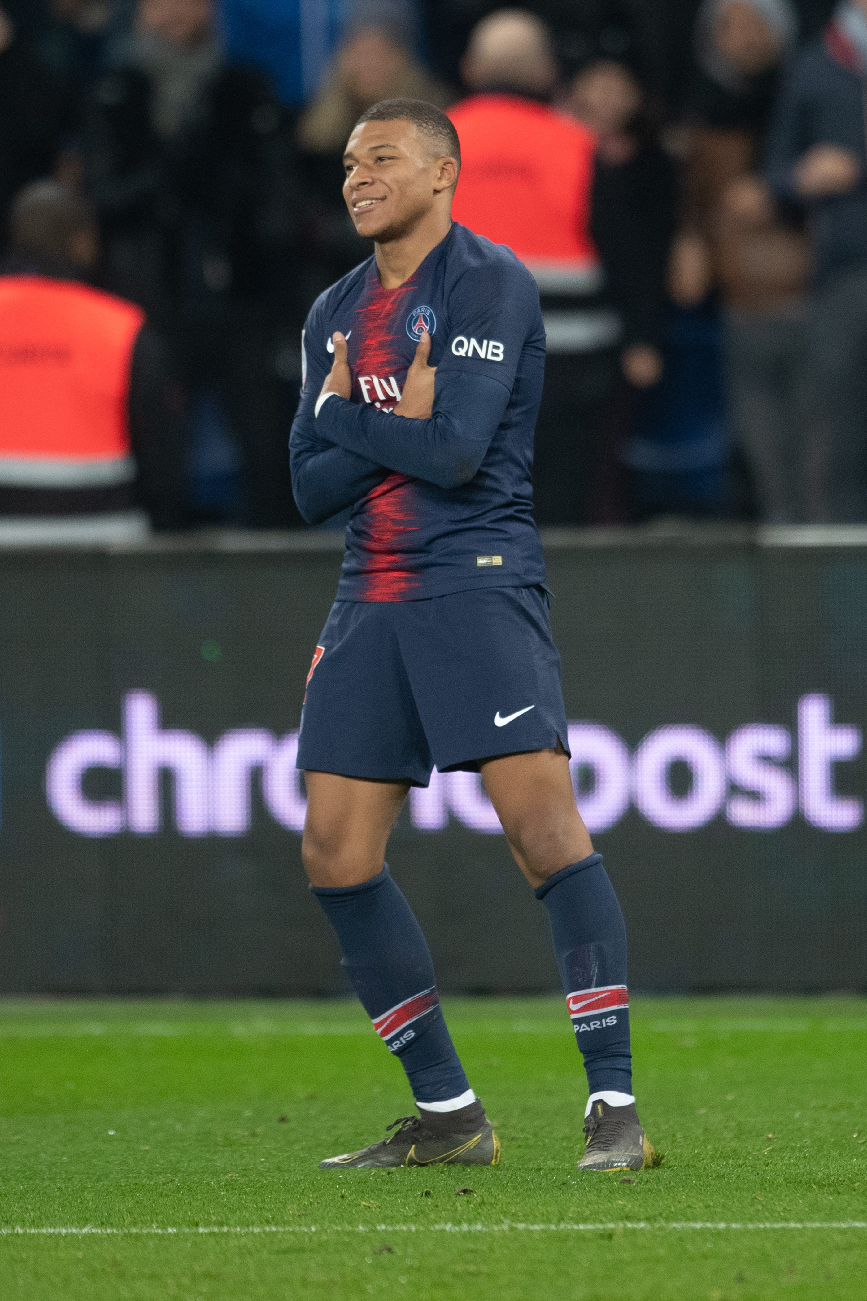 拳王发威！泰森背运过掉防守 强攻篮下打进加罚（拳王霸气爆发！泰森背后运球摆脱防守强突篮下打成2+1）