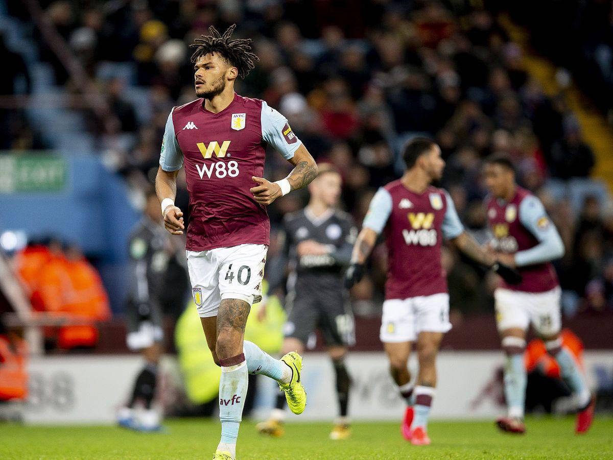 talkSPORT：切尔西将再次在没球衣赞助商的情况下开始新赛季