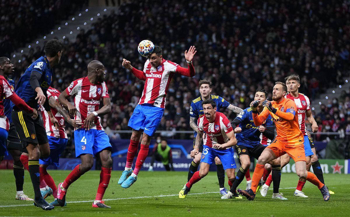 约基奇半场爆发，展现全能实力（约基奇半场发力，全能身手尽显）